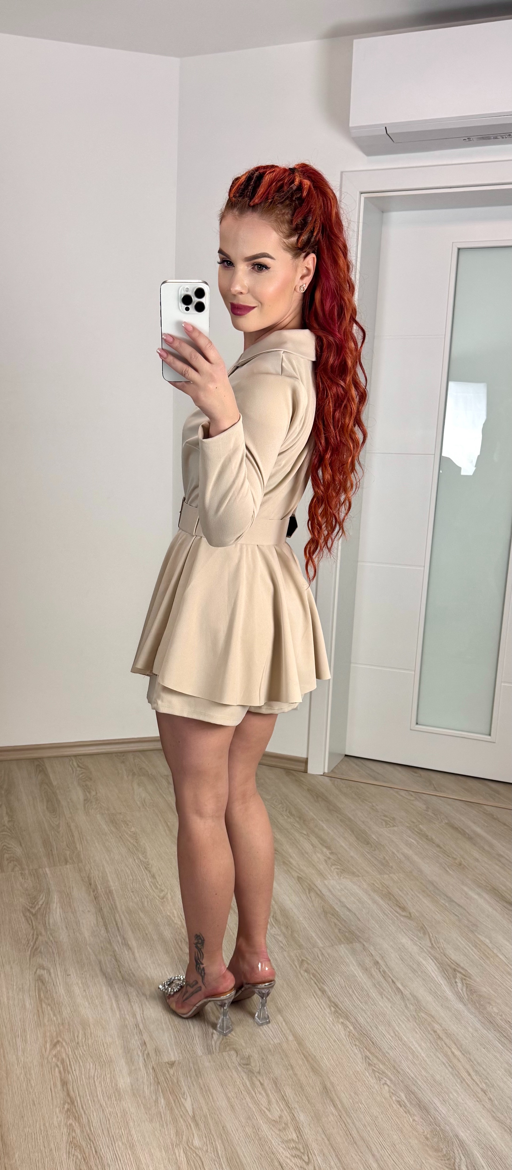 Kraťáskové šaty/ béžové