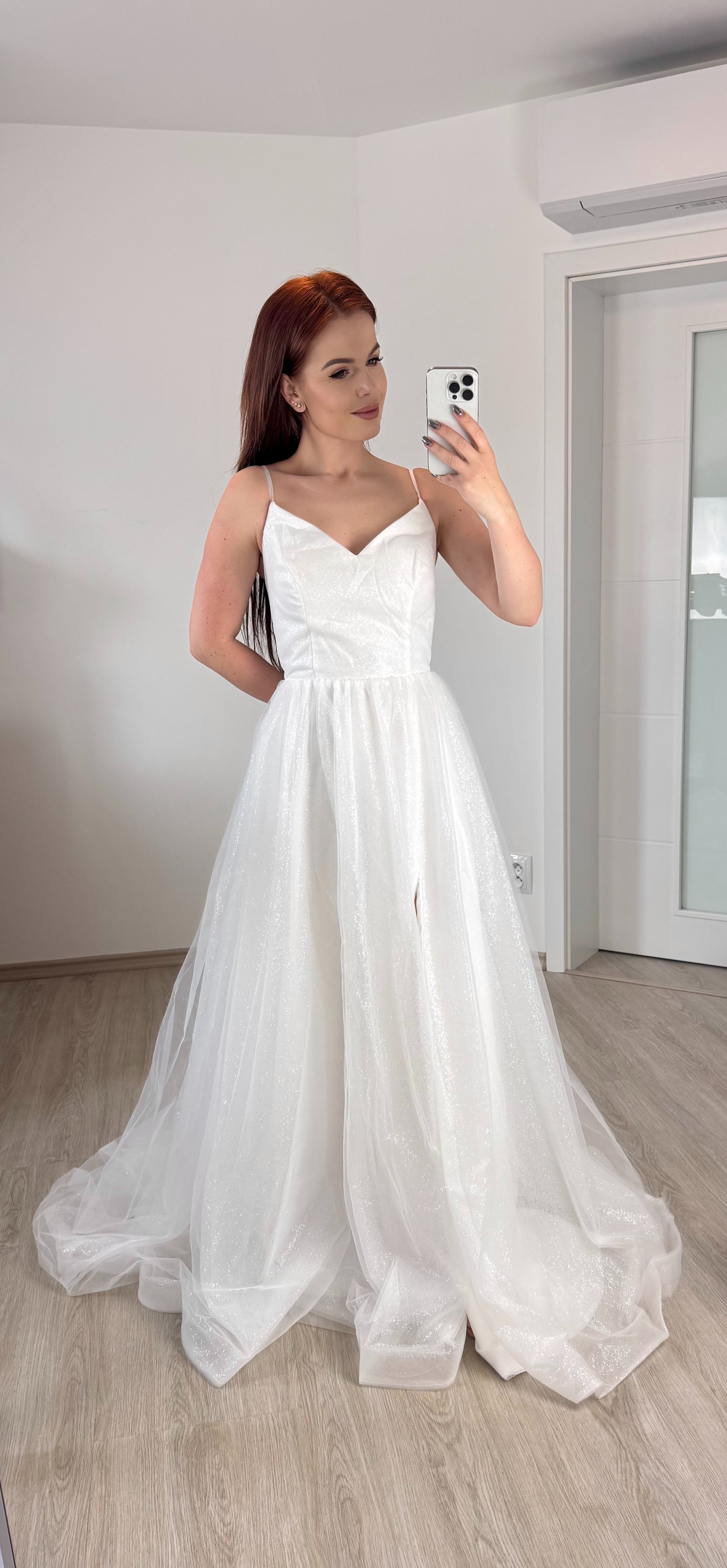 Třpytivé svatební šaty 32-36